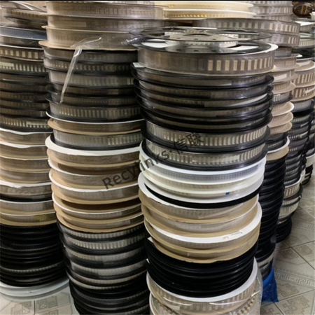 信联回收大量连接器1