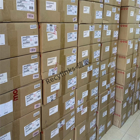 信联回收大量进口连接器